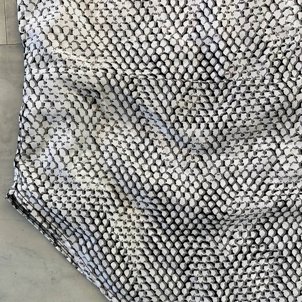 Michael Kors NWOT Abstract print blouse scoopneck Sleeveless Size S